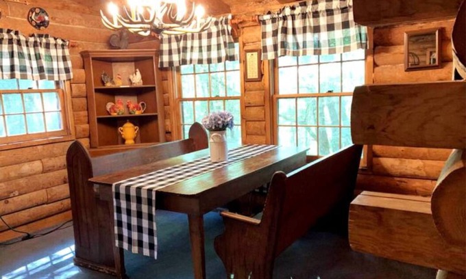 Sky Valley Cabin | Cozy log cabin in North Georgia