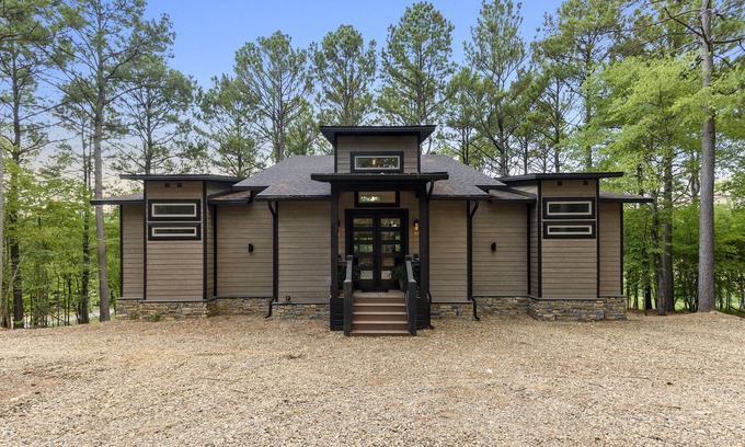 Broken Bow Cabin | Cozy, modern rustic cabin on the water, near all Pine Lake fun & top amenities!