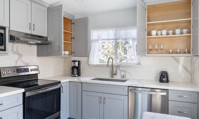 Shoreline West Apartment | Cozy Mountain View 1BR, nr Shops, Groceries & Tech HQs, by Blueground