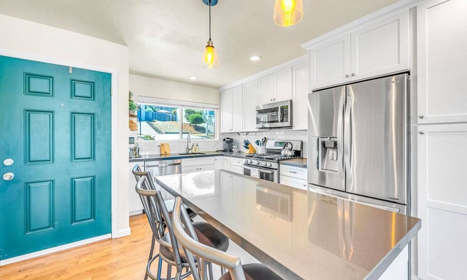 Del Rey Oaks House | Cozy Oaks | A coastal getaway with idyllic scenery!