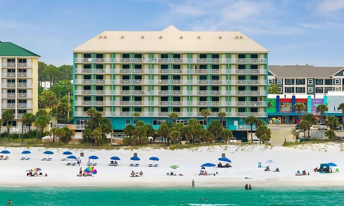 Panama City Beach Hotel | Cozy Ocean View Unit at Holiday Terrace – Beachfront, Free Parking, Pet Friendly