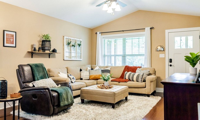 Swannanoa House | Cozy Pet Friendly Summer Retreat, Mountain View Fire Pit Good Location near AVL