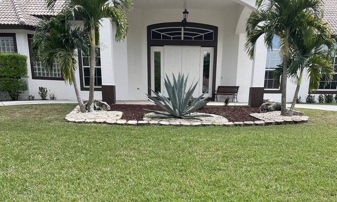 Hunt Club House | Cozy pool house in Loxahatchee.