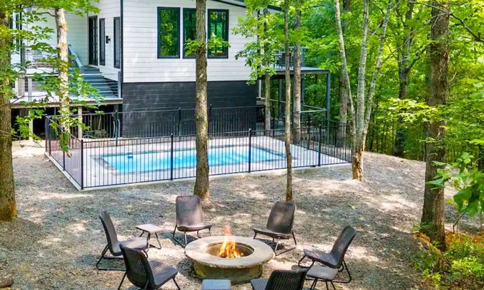 Broken Bow Cabin | Cozy Retreat | Private Heated Pool | Pet-Friendly