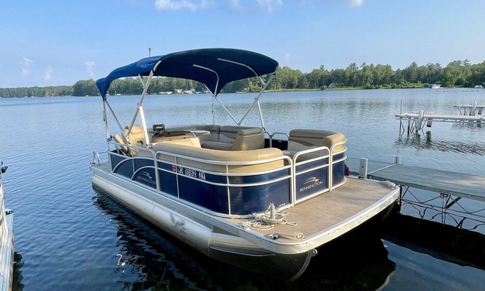 Hayward Cabin | Cozy, Rustic Luxury Cabin on Round Lake, with all of the modern conveniences!