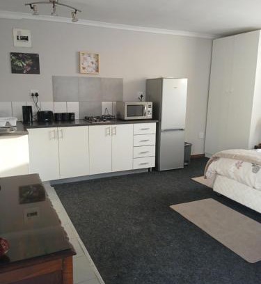 Cape Town Apartment | Cozy, self-catering Garden Flat