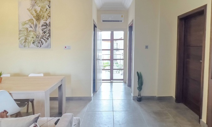 Teshie Apartment | Cozy & Spacious 2BD APT w/QUEENbeds WIFI & Netflix East Legon