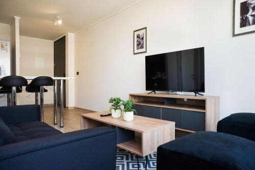 Nunoa Apartment | Cozy Stadium Retreat 1BR Nunoa Getaway for 3