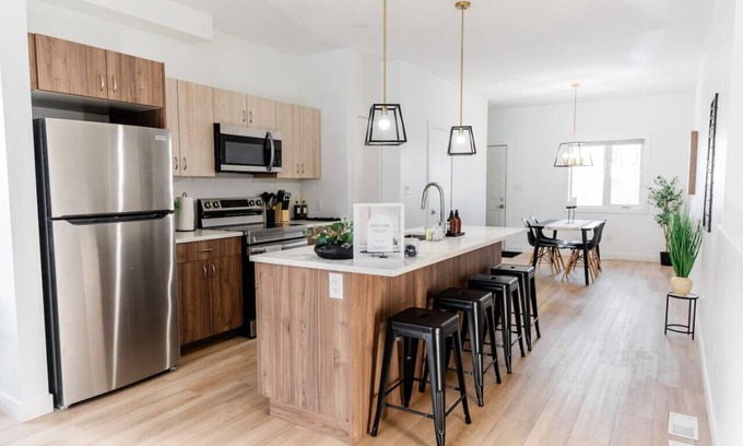 Winnipeg House | Cozy Stay Near Airport|Bright, Clean and Peaceful!