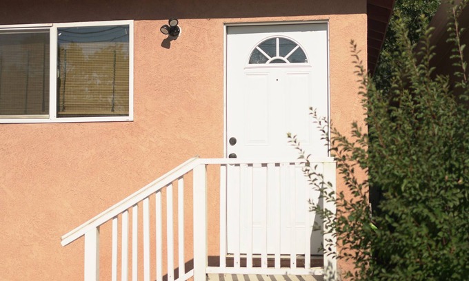Southeastern Sacramento Apartment | Cozy studio in beautiful Sacramento with AC and more amenities.