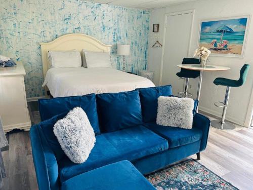 Gulf Gate Estates Apartment | Cozy Studio only 10 minutes by car of Siesta Key