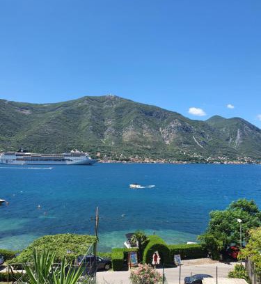 Dobrota Apartment | Cozy Studio with a large Terrace and Sea View