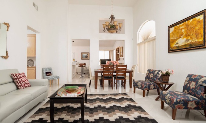 Spring Valley House | Cozy, Stylish High ceiling 3bd rm single story house 1790 sf for Business/Family