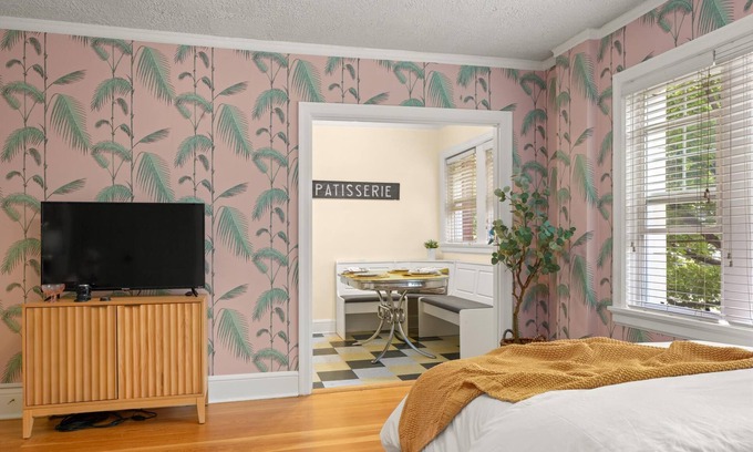 Alphabet Historic District Condo | Cozy tastefully decorated vintage inspired studio condo