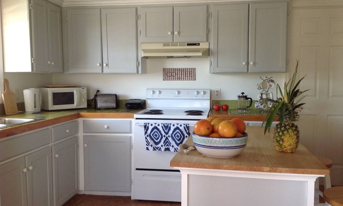 Discovery Bay Cottage | Cozy cottage on the canal!