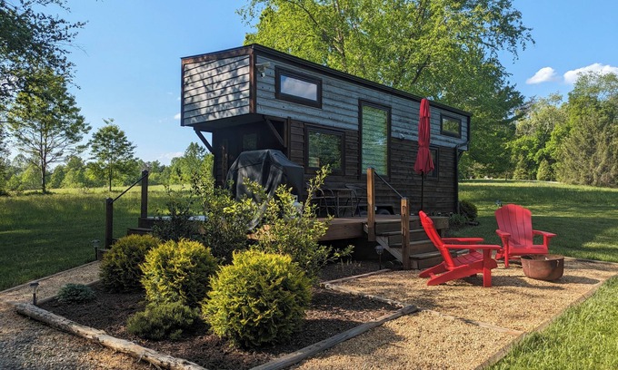 Ruckersville House | Cozy tiny home w/lofted king bed, outdoor oasis and 5-15m to local activities