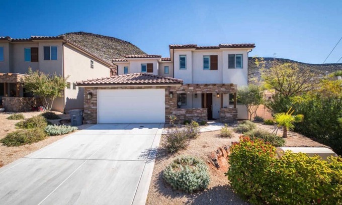 St. George House | Cozy Tuscan Villa in St. George!