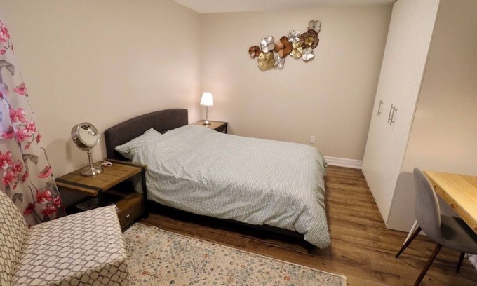 Thornhill House | Cozy Two bedroom Suite with BBQ/Backyard