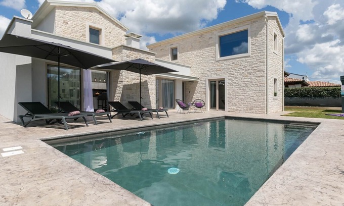 Porec Villa | Cozy Villa Lavanda with a pool