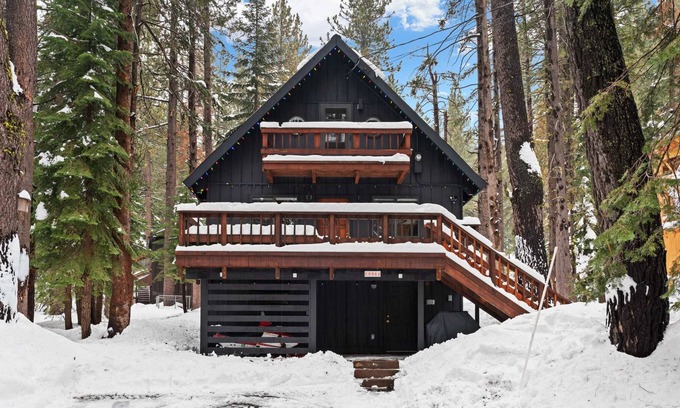 Pla-Vada Woodlands Cabin | Cozy Winter Chalet with Game Room & Fireplace
