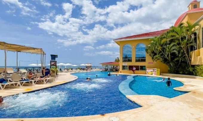 Puerto Juarez Apartment | Cozy with hotel amenities and access