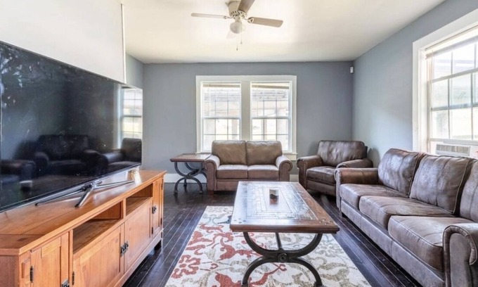 Mid City North House | Cozy Yellow Home near LSU and Downtown