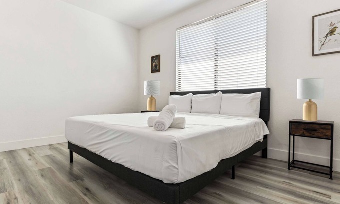 Glendale Sports and Entertainment District Apartment | CozySuites Glendale - Westgate with pool! 10