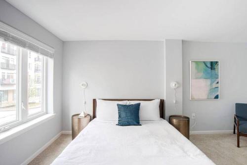 Downtown Indianapolis Apartment | CozySuites l 2BR Loft, Monument Circle, Indy