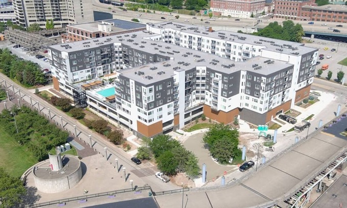 Central Business District Apartment | Cozysuites l Gorgeous 1BR in Downtown Cincinnati
