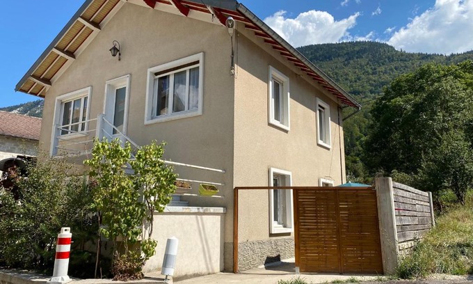 Saint-Agnan-en-Vercors House | Crème
