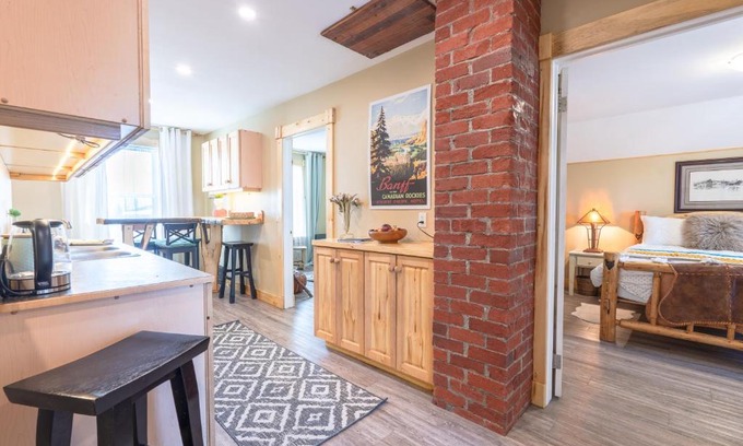 Ramsay Apartment | Craftsman's Loft - Heritage charm - AC - 5 min DT