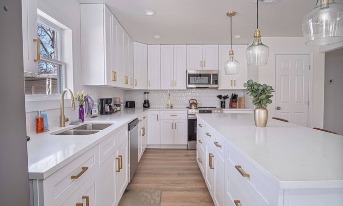 Near East Side Cottage | Create Memories 4br/3ba Near Riverwalk & Downtown!