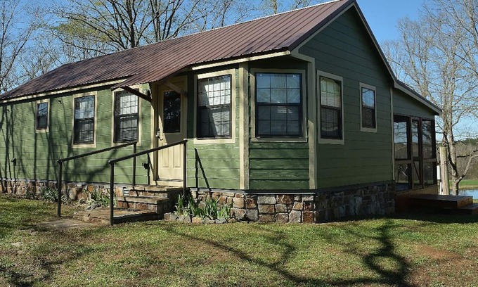 Pine Ridge House | CREEK BEND CABINS ARE IN MENA, AR, MANY TRAILS ACCESSIBLE FROM THE PROPERTY!!