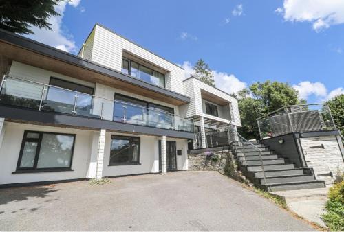 Mylor Churchtown House | Creek view house