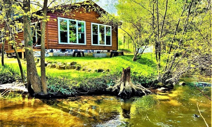 Traverse City Cottage | Creekside Hot Tub|Walk to Beach|Uniquely Northern