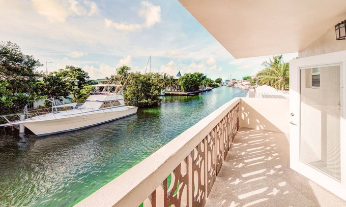 Tavernier Hotel | Creekside Inn