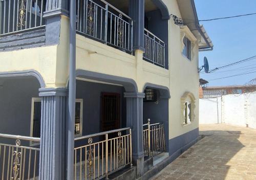 Freetown Bed & Breakfast | Crisba B&B