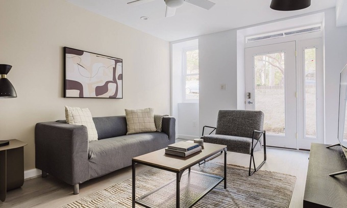 Adams Morgan Apartment | Crisp Dupont Circle 1BR nr. U Street, Metro & Glen’s Mkt, by Blueground