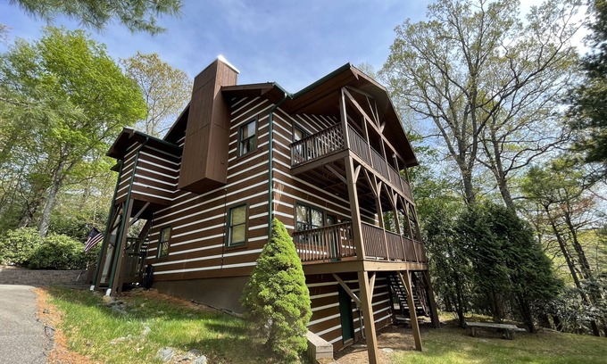 Boone Cabin | Crooked Feather @ River Ridge Awaits You!