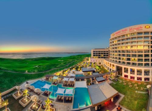 Abu Dhabi Hotel | Crowne Plaza Yas Island by IHG