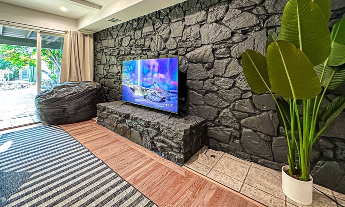 Ladera Heights House | Cubier - Stunning 6BR 4BA Oasis with Pool-Lou1-Lad