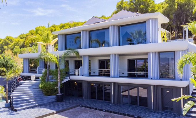 Alhaurin el Grande Villa | Cubo's Villa Le Corbusier/luxury villa/private pool/indoor jacuzzi/Turkish bath/heated indoor pool/air conditioning/free Wi-Fi