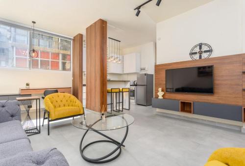 Gemmayzeh Apartment | Curl 2-Bedroom Apartment in Gemmayzeh