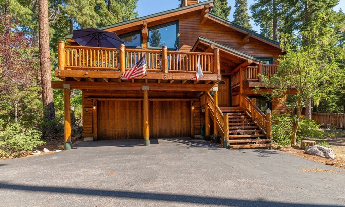 Tahoe Vista House | Custom Mountain Home, walk to park, close to Sandy Beach. EV Charger