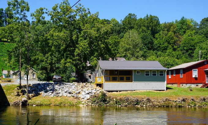 Whittier Cottage | Customer Appreciation Year! See Discount information in Ad