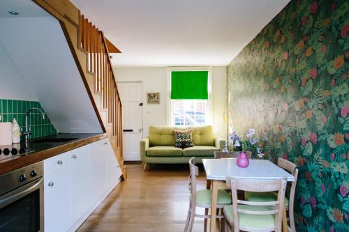 Oxford City Centre House | Cute 1 bed Townhouse in Jericho