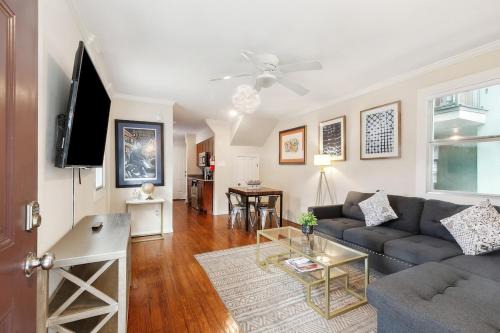 Treme Apartment | Cute 2Bed 1 bath 1half bath, 7 blocks from French Q steps to Jazz venues, free gated parking incl