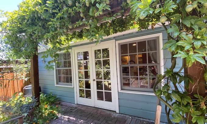 Shoreline West Apartment | Cute & Bright Garden Cottage, WFH Paradise