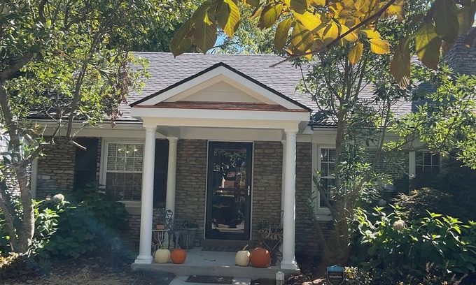 Fairway House | Cute bungalow located in the Fairwood neighborhood of Lexington. #15081244-1
