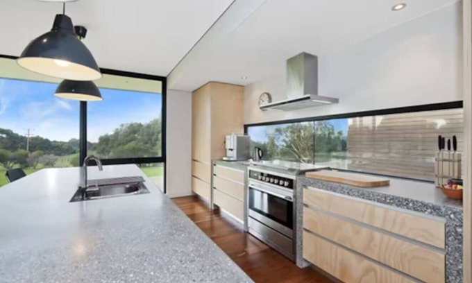 Apollo Bay House | Cypress Hill - By the Ocean